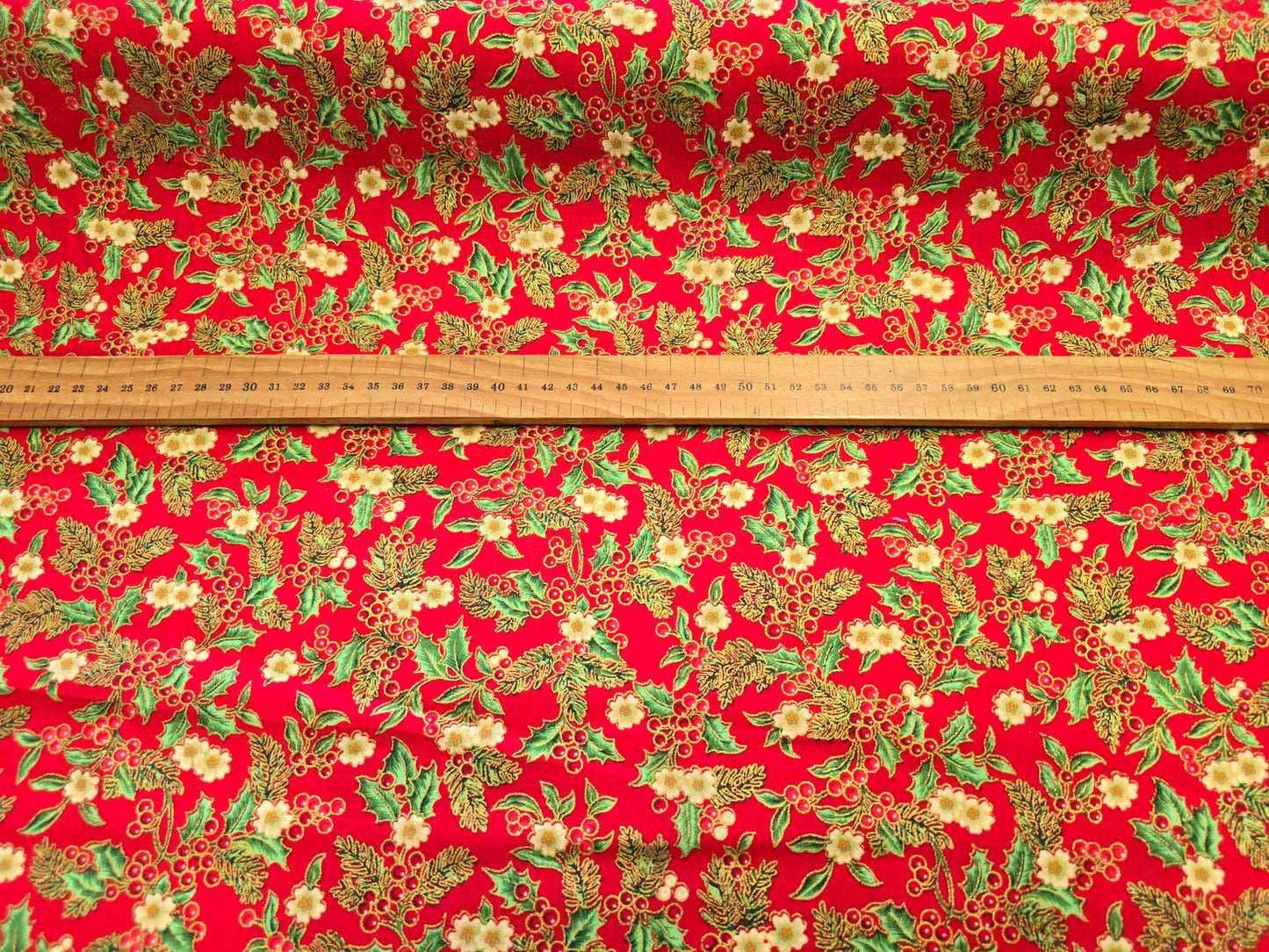 Christmas Cotton 135cm Berries on Red