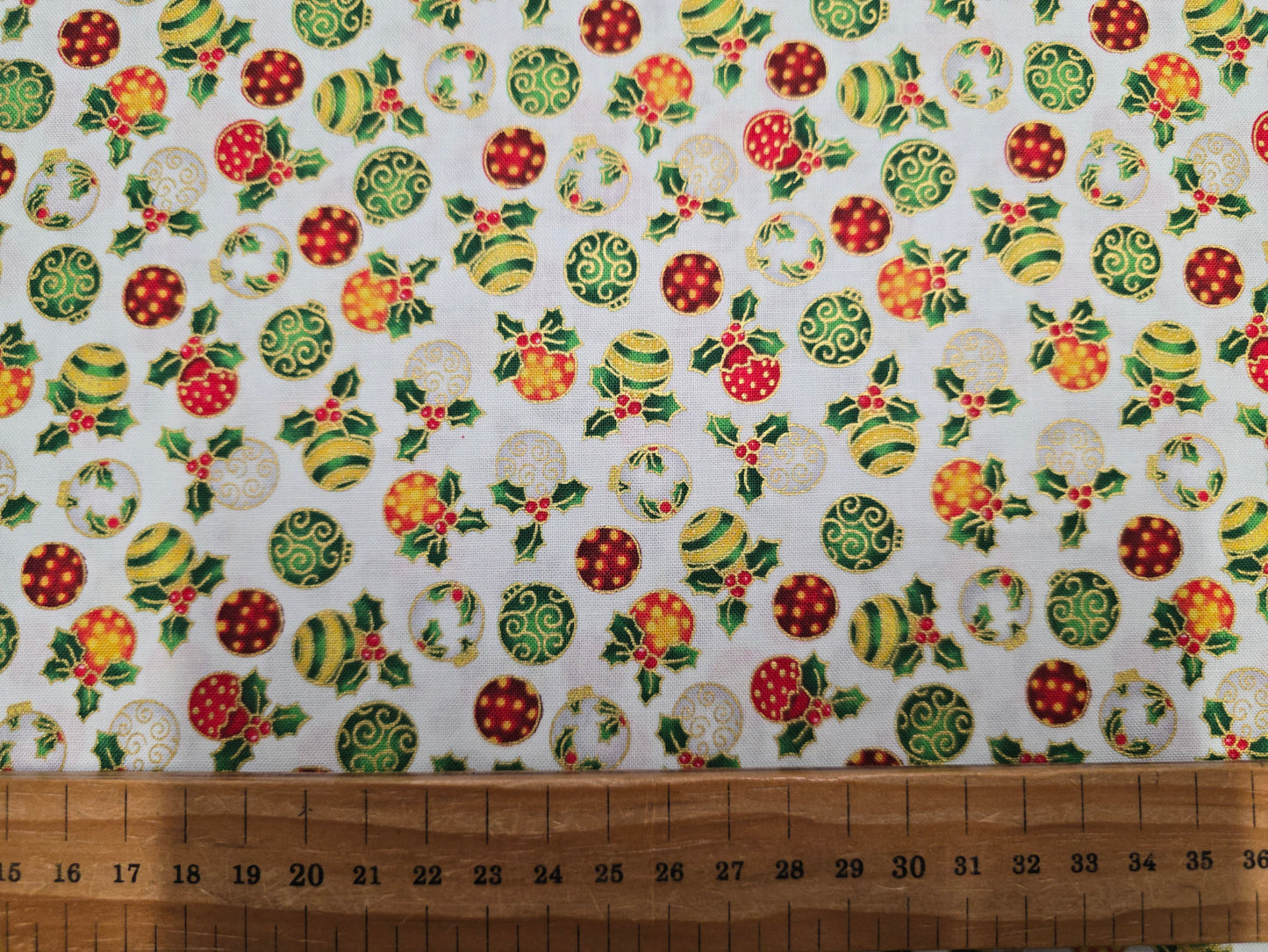 Fabri Quilt Christmas Season's Greetings Baubles 103-633