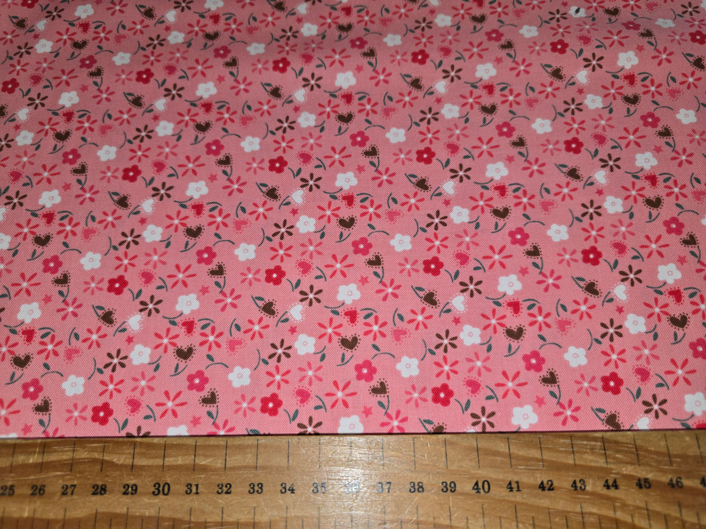 Quilting Treasures Hearts and Flowers Pink - 100% Cotton 112cm