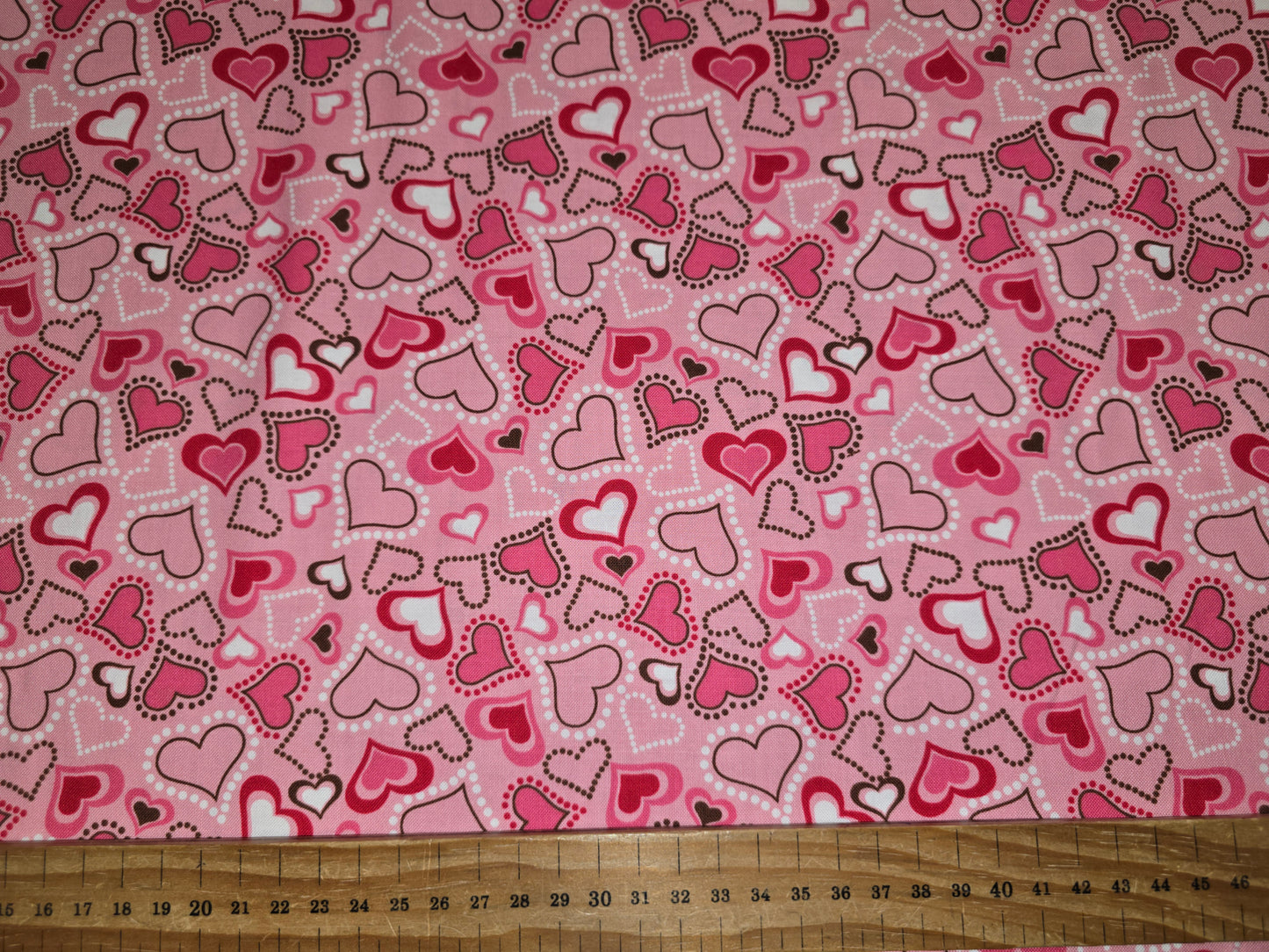 Quilting Treasures Pink Red Hearts on Pink - 100% Cotton 112cm