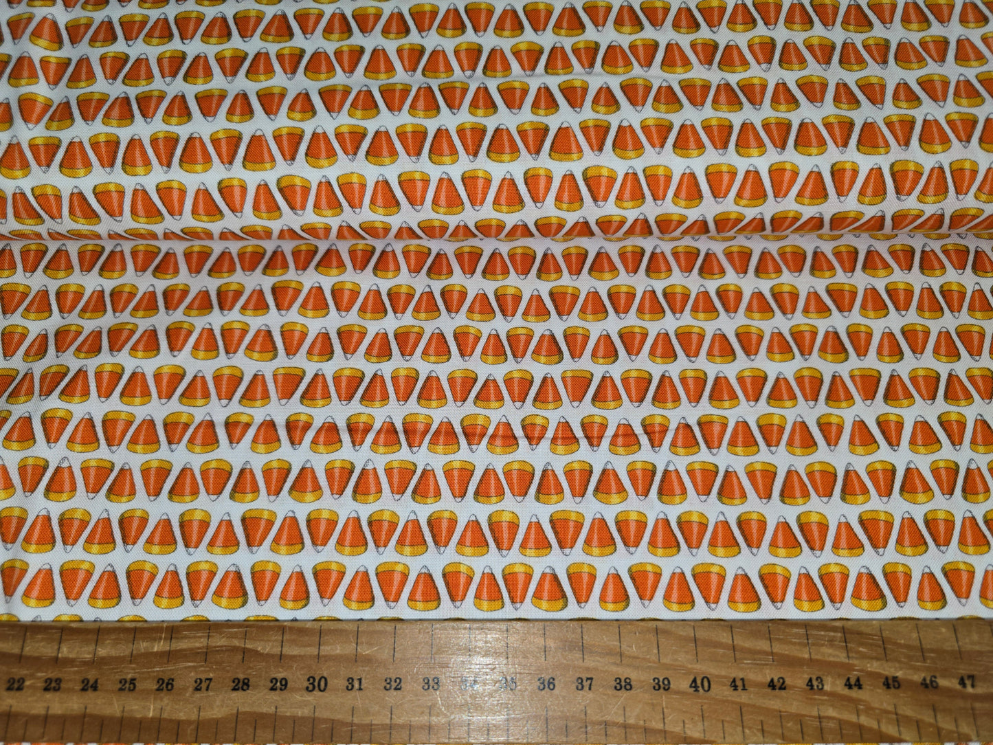 Pumpkin Party by Deb Strain for Moda Halloween Candy Corn 112cm 100% Cotton