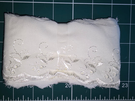 Broderie Anglaise Trim 3m length Ivory