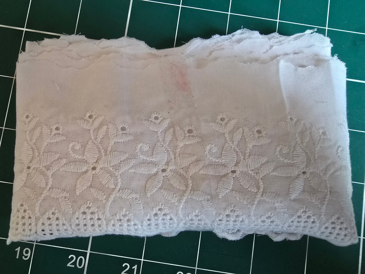 Broderie Anglaise Trim 3m length White