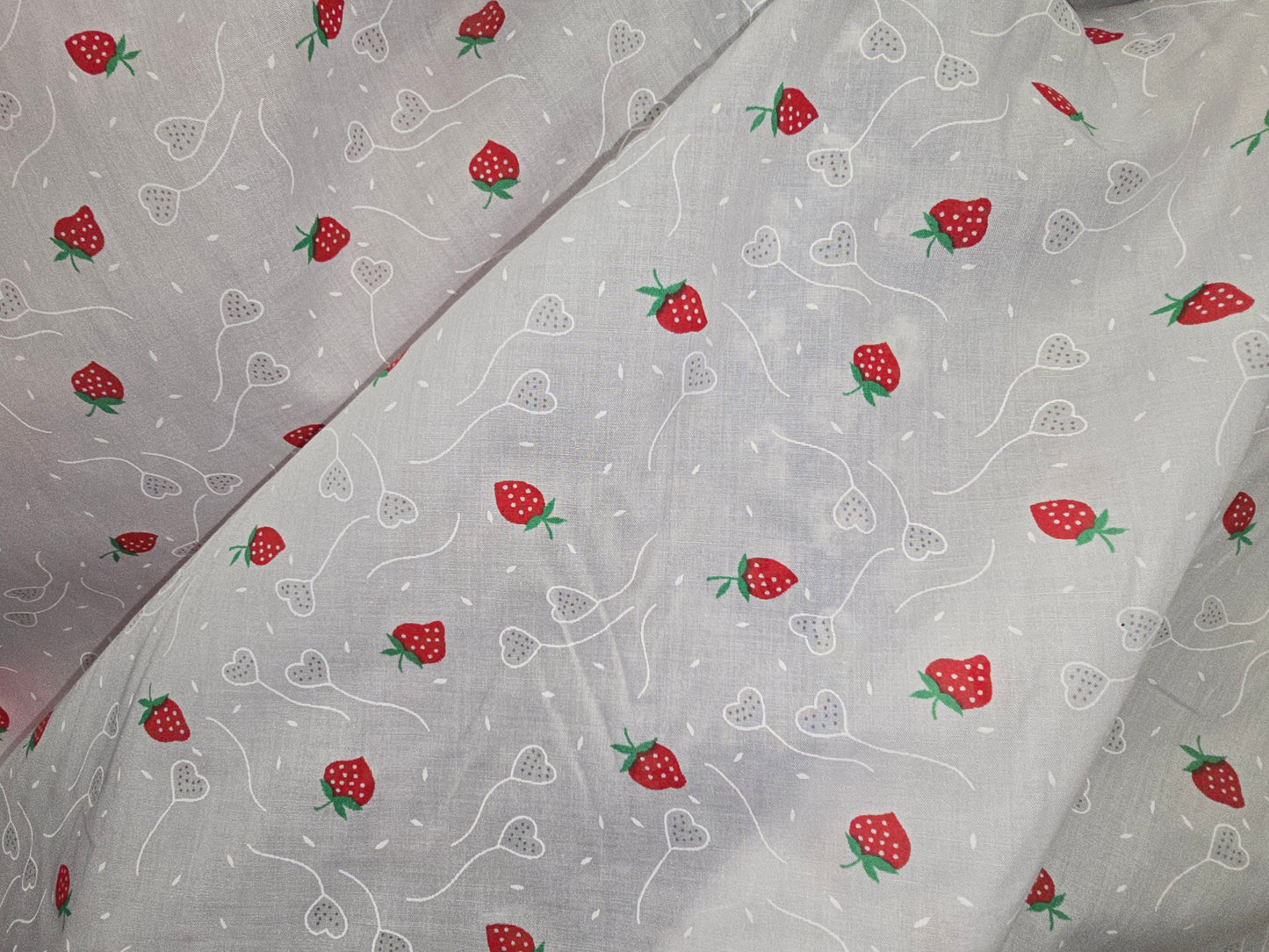 Polycotton cotton rich Strawberries 112cm width