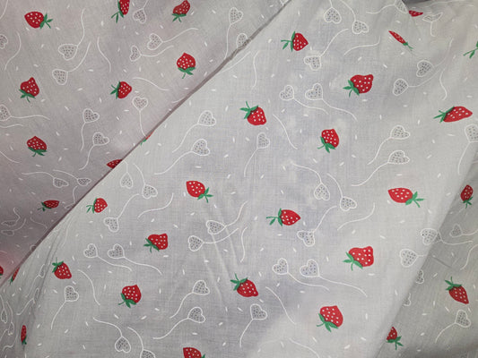 Polycotton cotton rich Strawberries 112cm width
