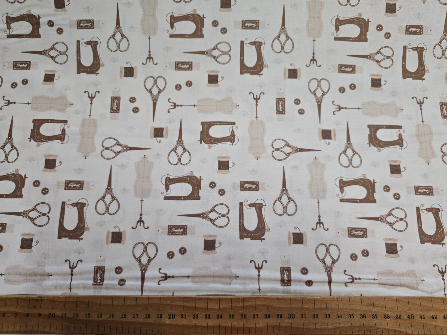 Simplicity Vintage Sewing Machine Scissors Cotton Fabric 112cm - Retro Sewing Theme