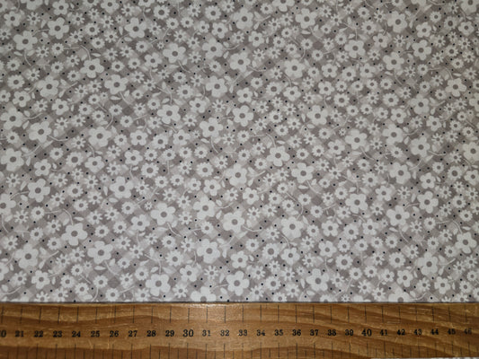 Moda 5475 Reunion Sweetwater Natural White Flowers 100% Quilting Cotton