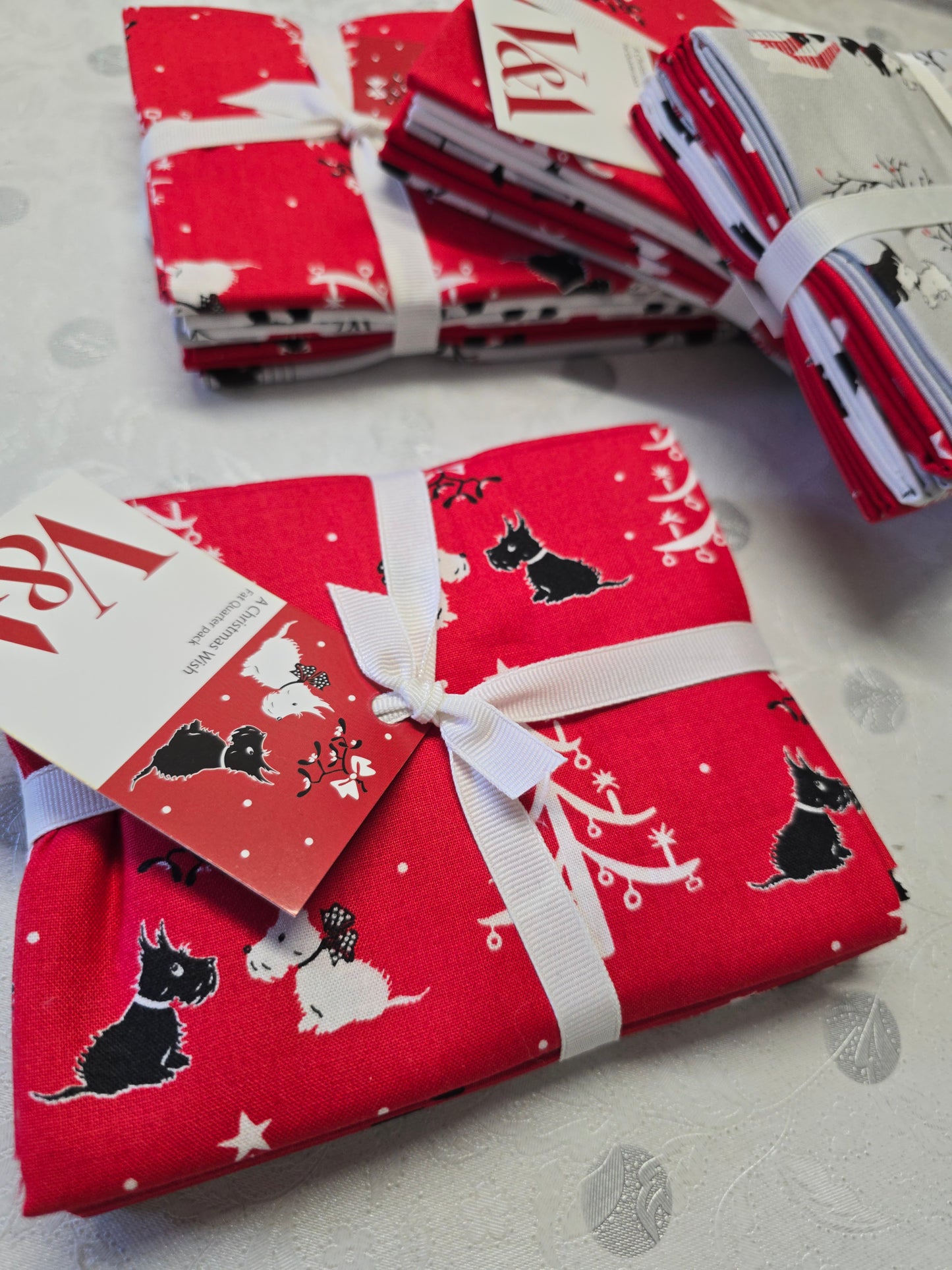 Festive Scottie Dog Christmas Fat Quarter Pack | 5 x 100% Cotton Fat Quarters