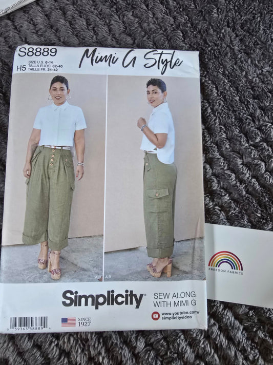 Simplicity Mimi S8889 Top and Trousers US Size 6-4
